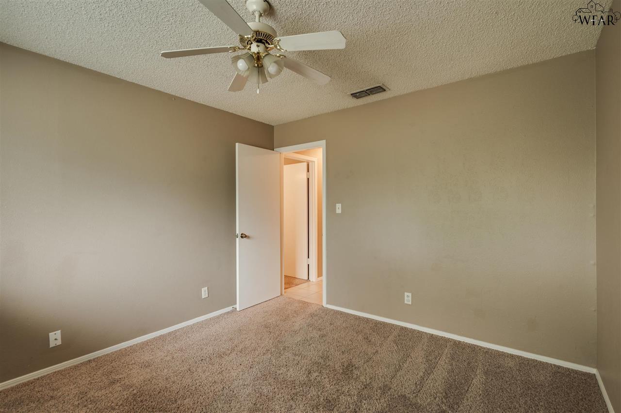 1702 Meadowcliff Drive, Wichita Falls, Texas image 23