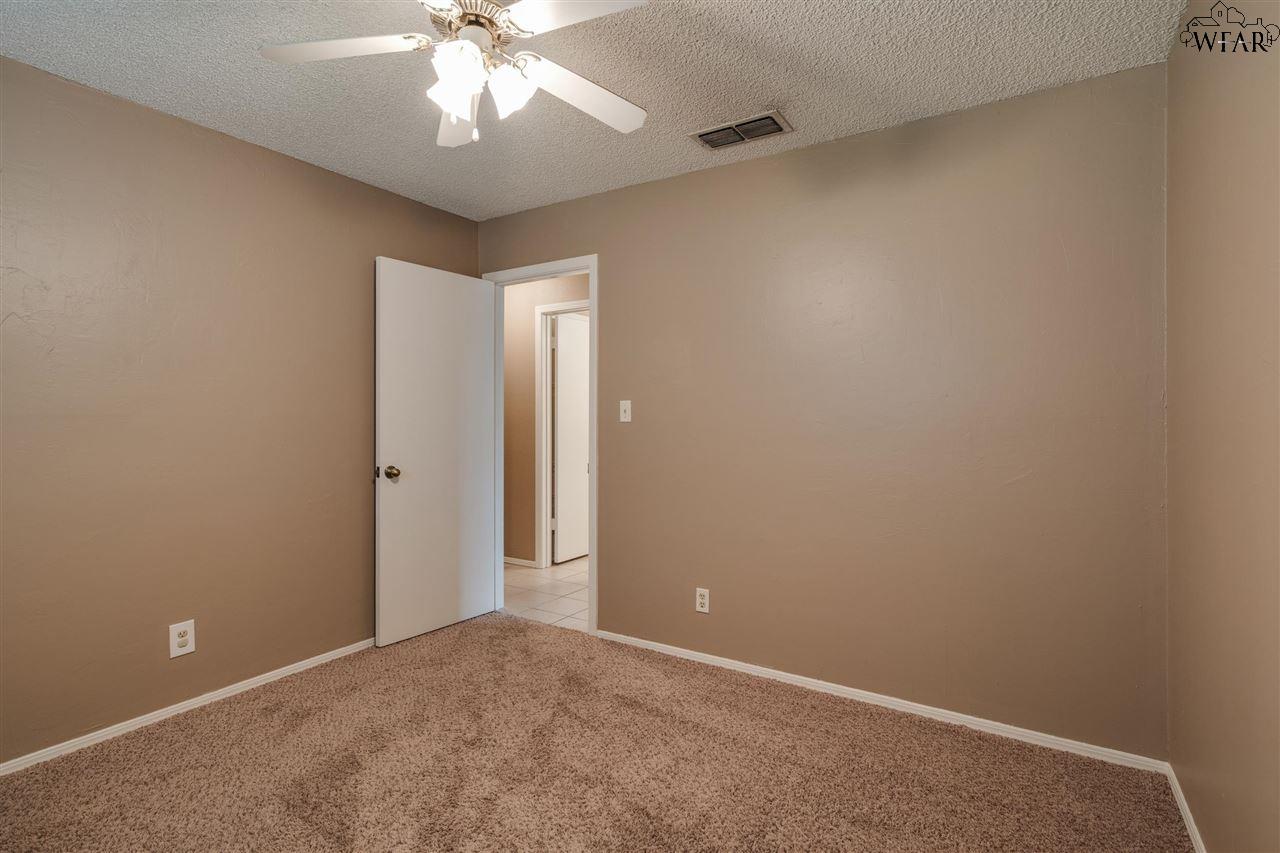 1702 Meadowcliff Drive, Wichita Falls, Texas image 25