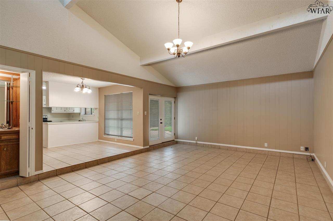 1702 Meadowcliff Drive, Wichita Falls, Texas image 7