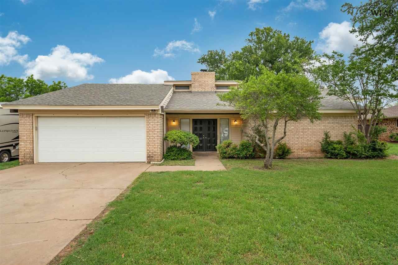 1702 Meadowcliff Drive, Wichita Falls, Texas image 1