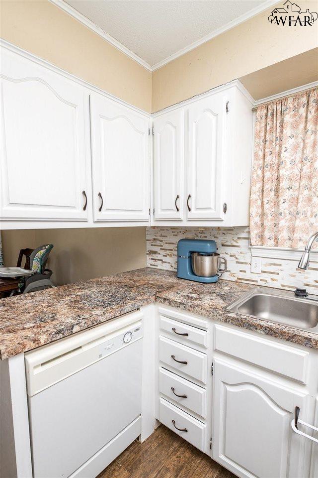 702 W Clara Avenue, Iowa Park, Texas image 11