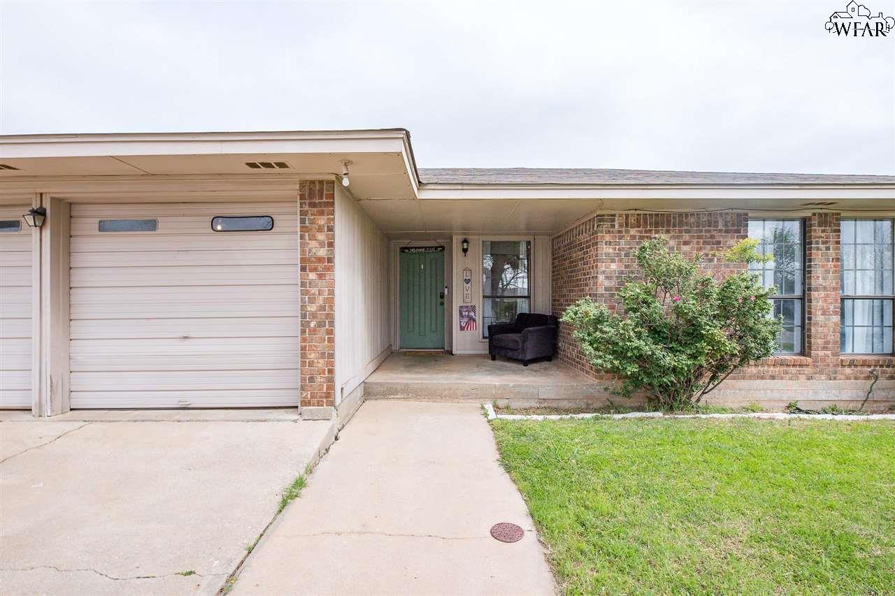 702 W Clara Avenue, Iowa Park, Texas image 4