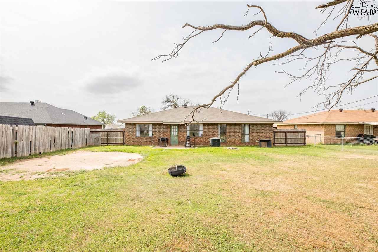 702 W Clara Avenue, Iowa Park, Texas image 29