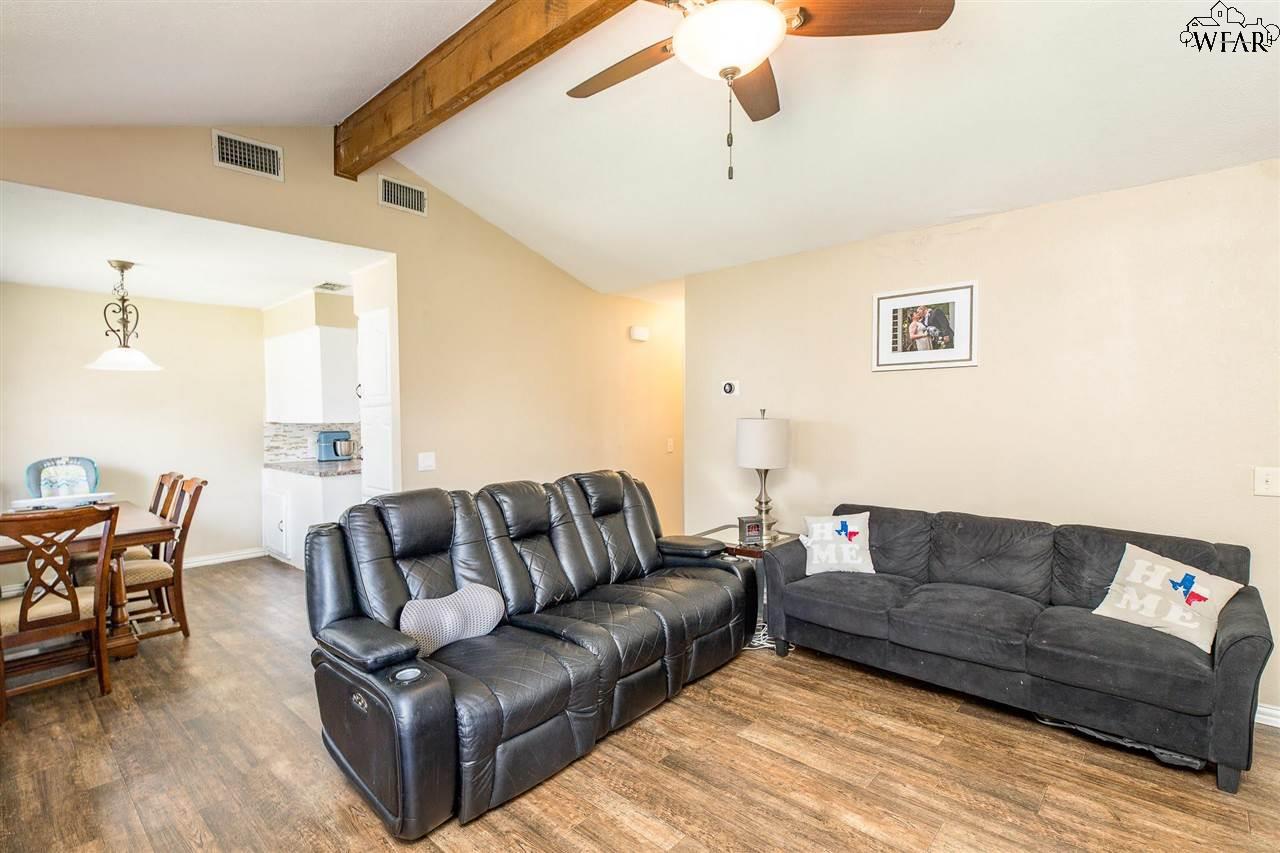 702 W Clara Avenue, Iowa Park, Texas image 8