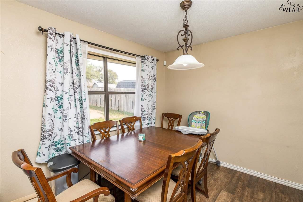 702 W Clara Avenue, Iowa Park, Texas image 9