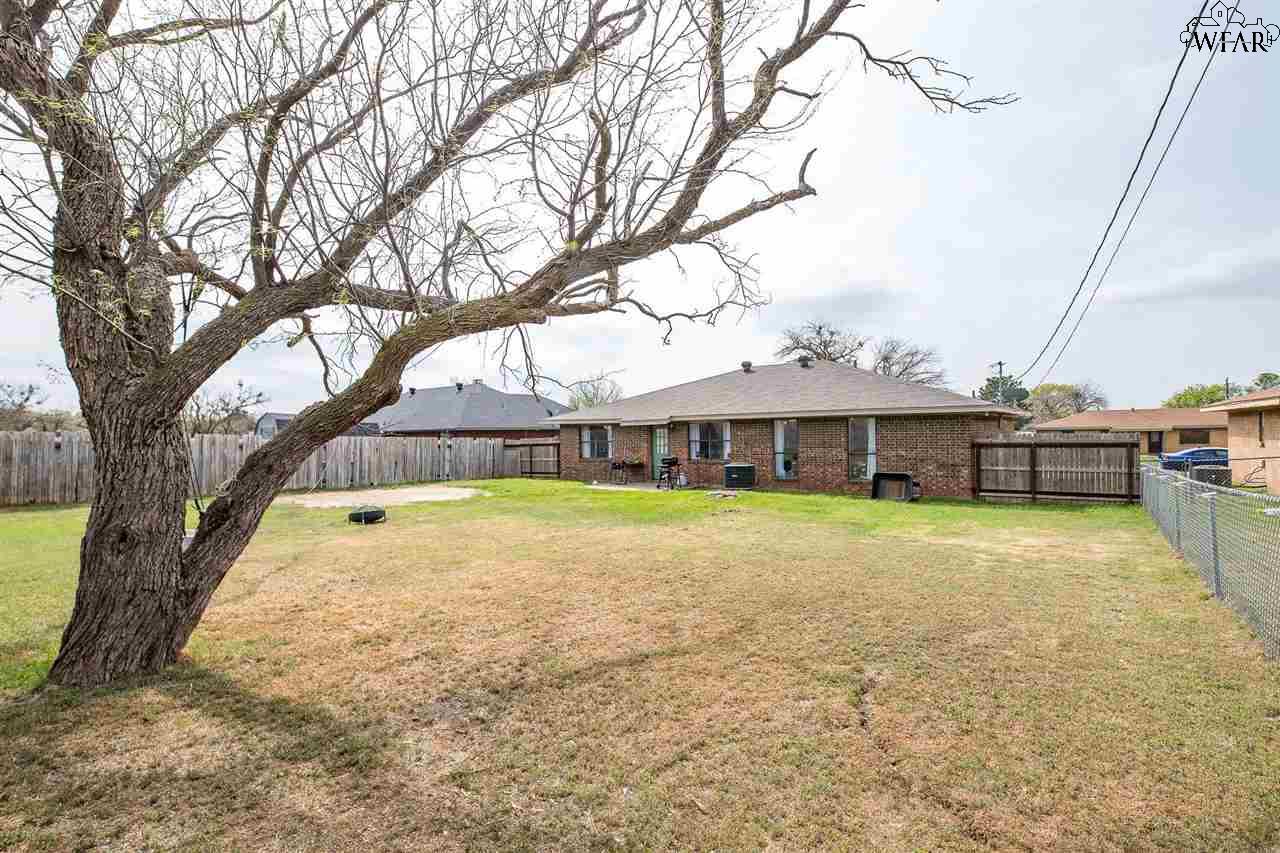 702 W Clara Avenue, Iowa Park, Texas image 28