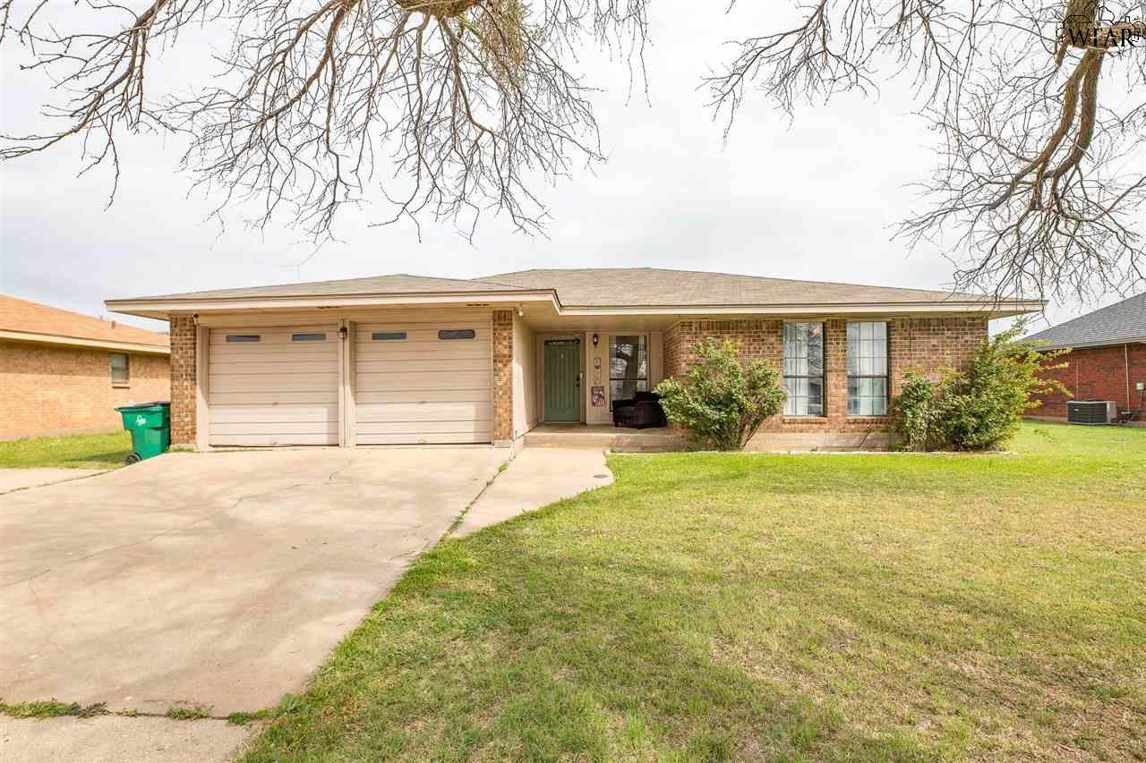 702 W Clara Avenue, Iowa Park, Texas image 1