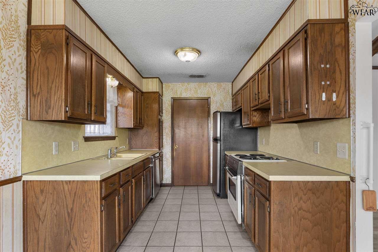 1029 Foley Avenue, Iowa Park, Texas image 8