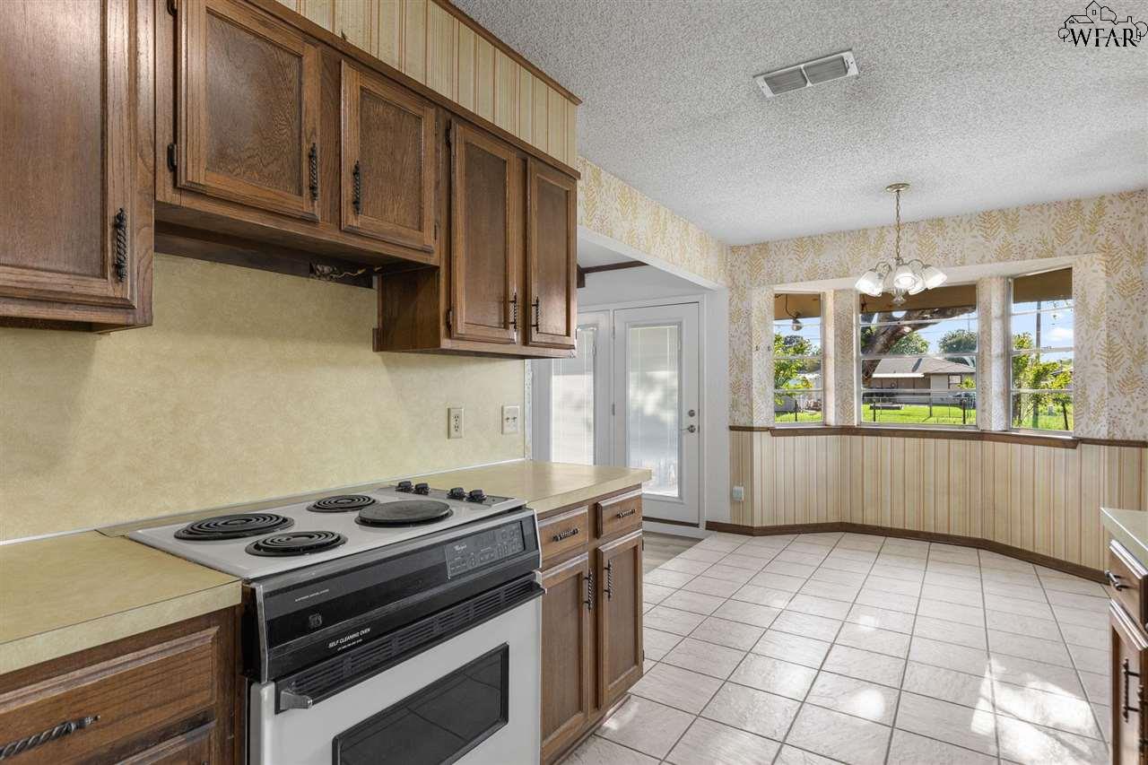 1029 Foley Avenue, Iowa Park, Texas image 10