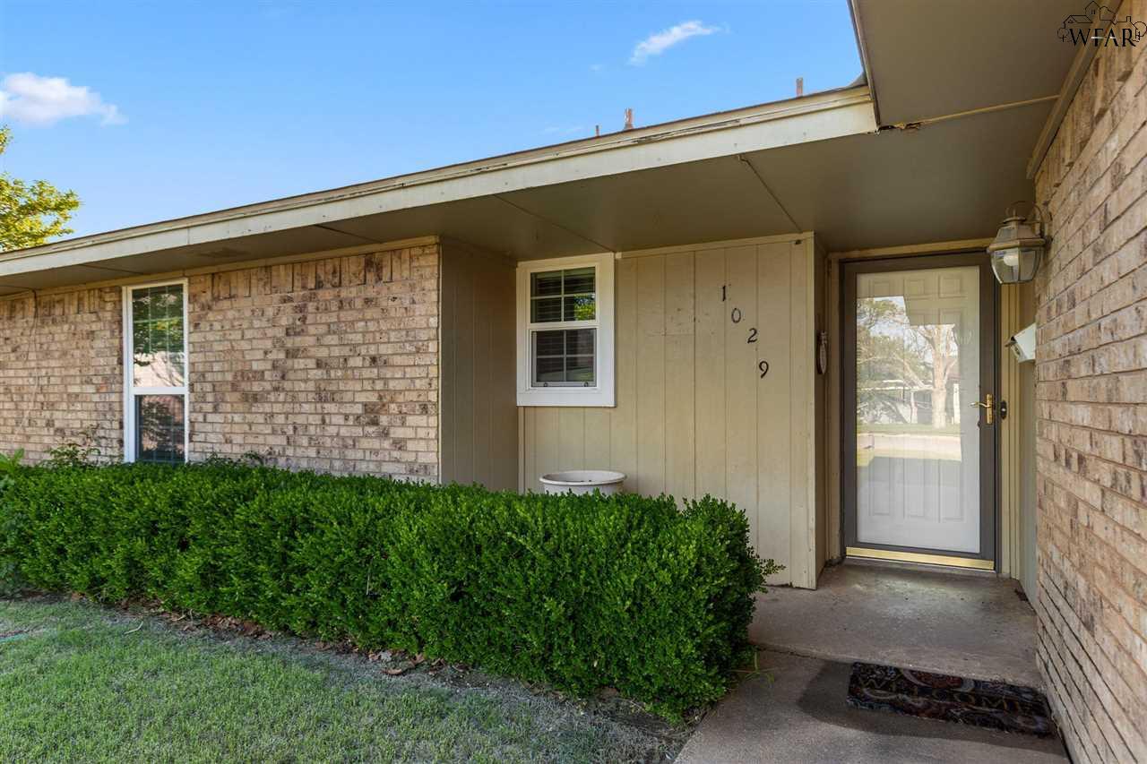 1029 Foley Avenue, Iowa Park, Texas image 2