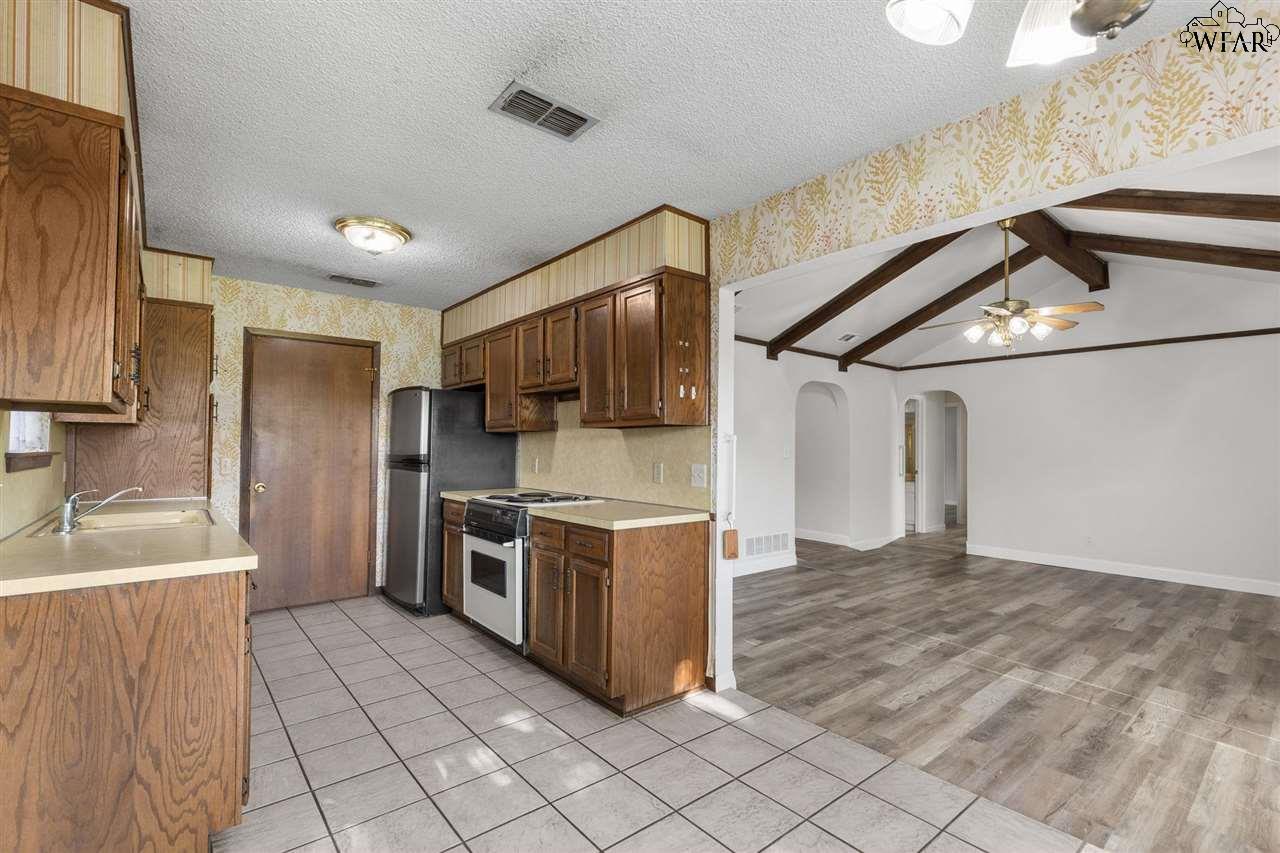 1029 Foley Avenue, Iowa Park, Texas image 11