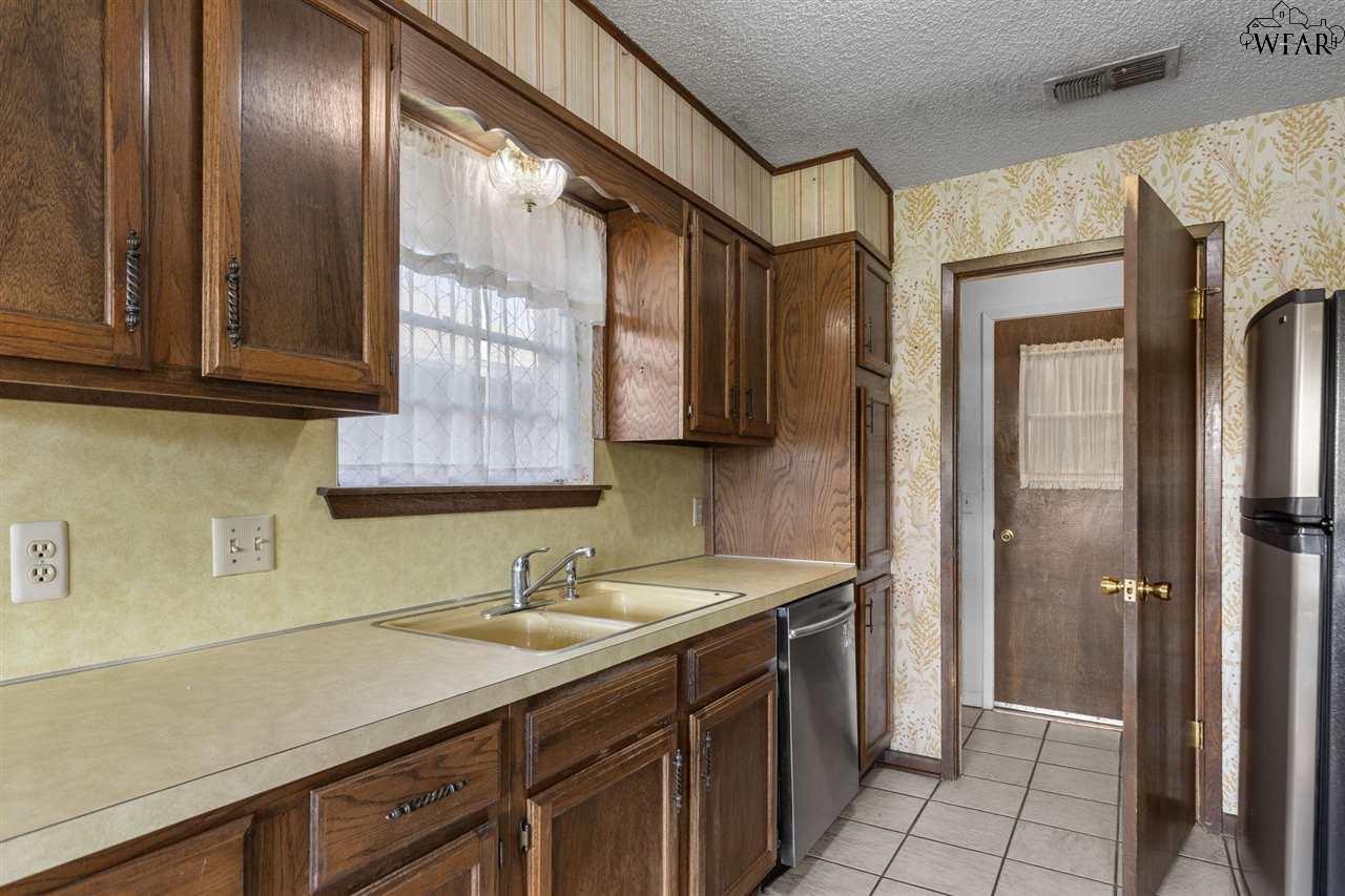 1029 Foley Avenue, Iowa Park, Texas image 9