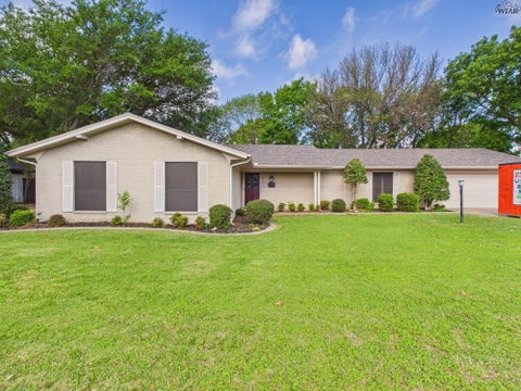 Homes For Sale - 802 Mohawk Drive<br/> Wichita County, Burkburnett, TX 76354