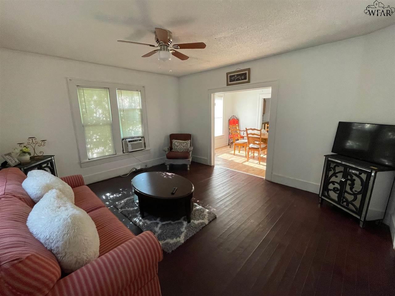 410 W Custer Street, Seymour, Texas image 3