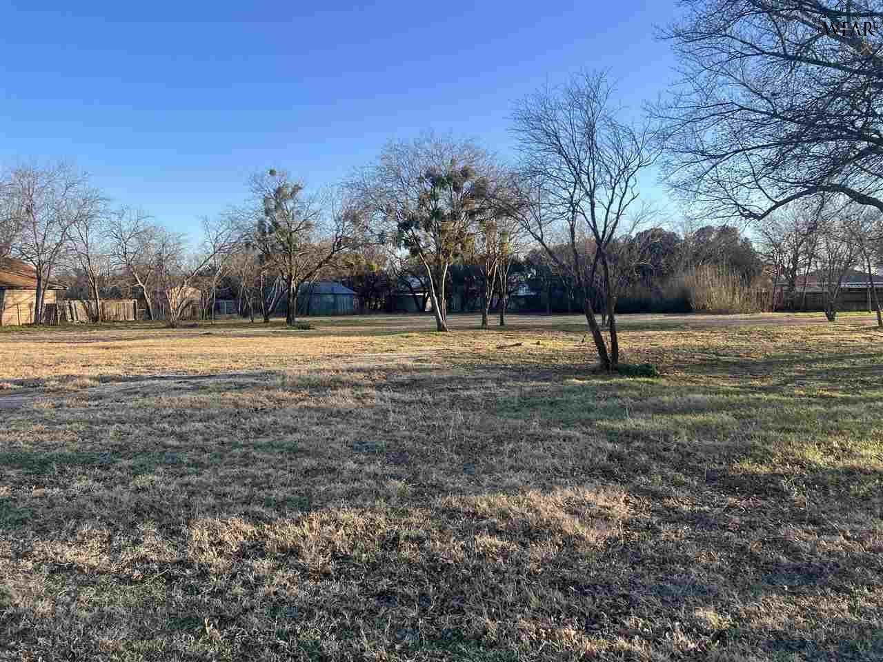 212214216218 W Cherry Street, Archer City, Texas image 2