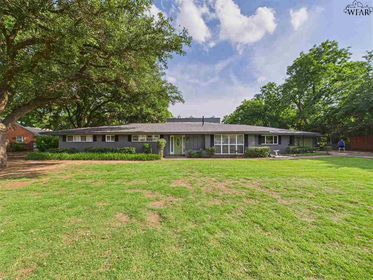 800 Sycamore Drive, Burkburnett, Texas image 2