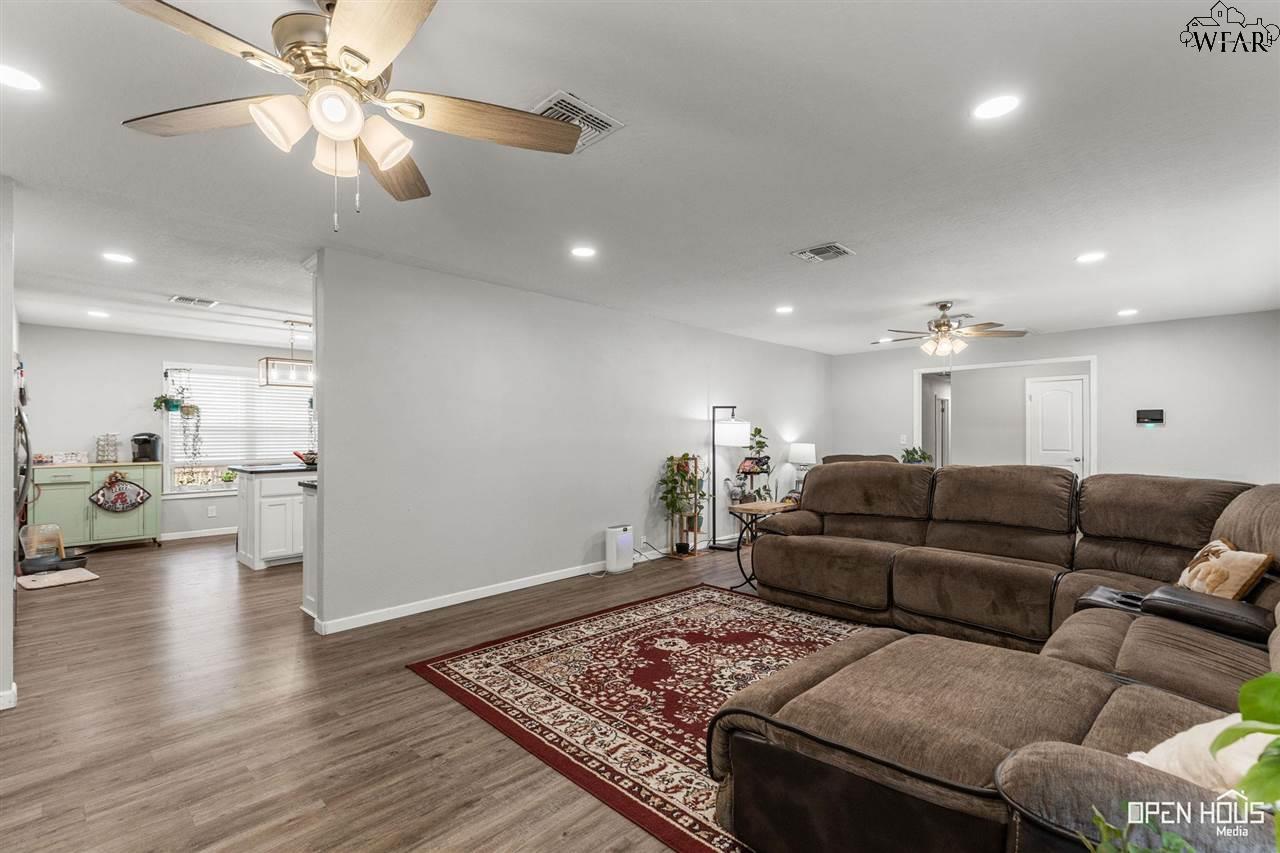 1 Waggoner Circle, Wichita Falls, New York image 5