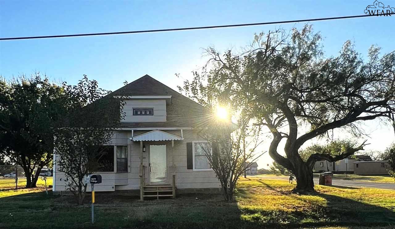 1104 N Bridge Street, Henrietta, Texas image 1