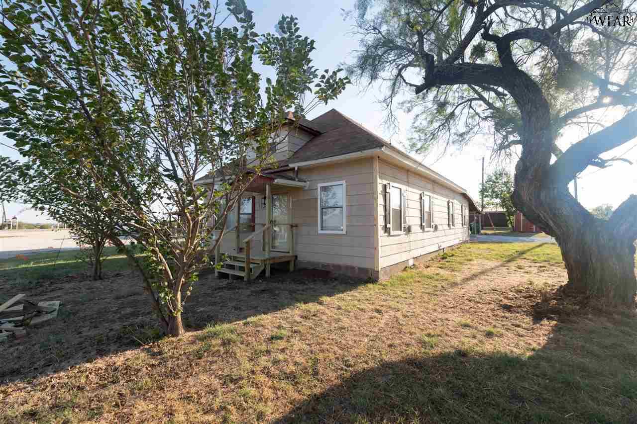 1104 N Bridge Street, Henrietta, Texas image 4