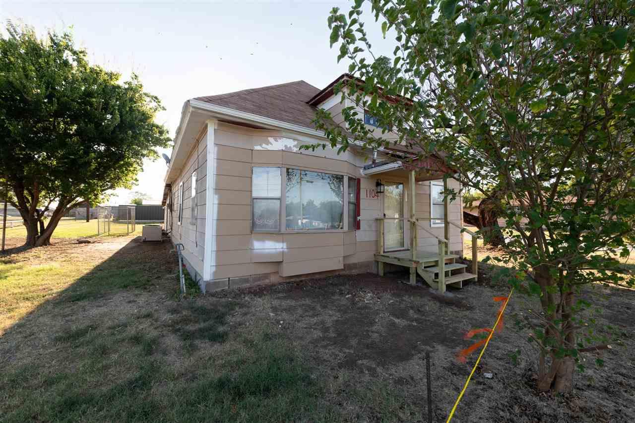 1104 N Bridge Street, Henrietta, Texas image 3