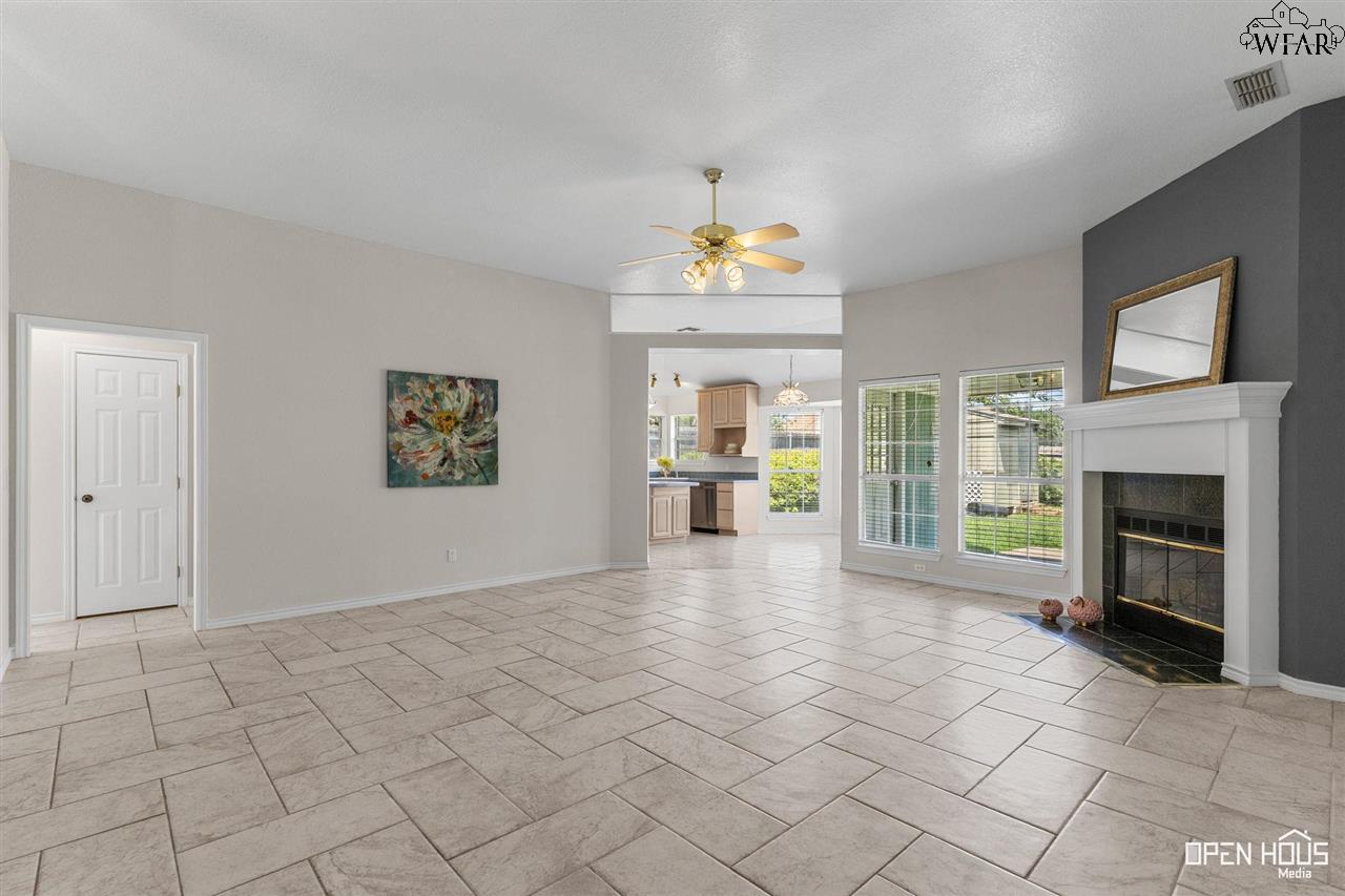 5203 Ridgecrest Lane, Wichita Falls, Texas image 3