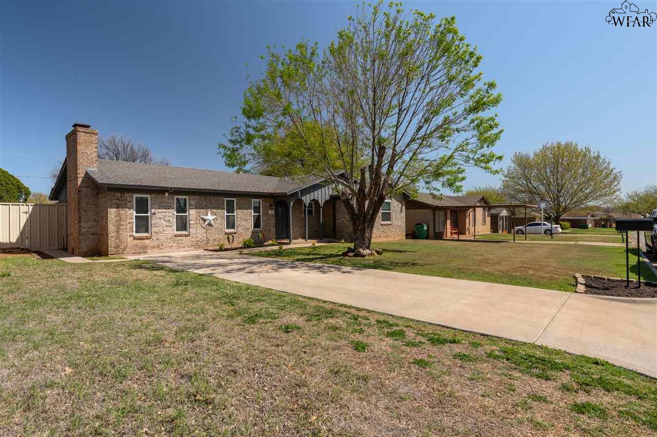 1320 Edgehill Trail, Iowa Park, Texas image 2