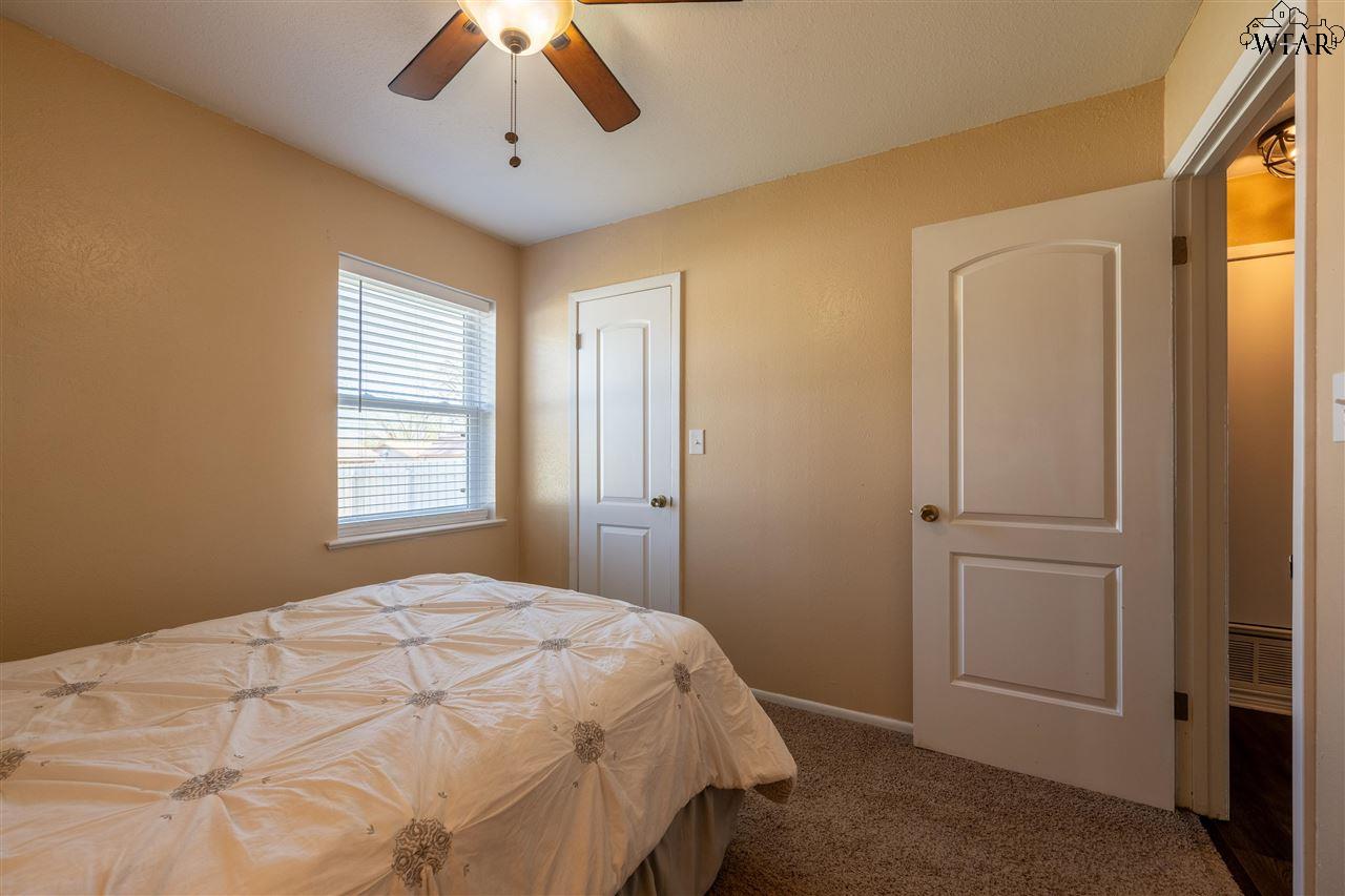 1320 Edgehill Trail, Iowa Park, Texas image 14
