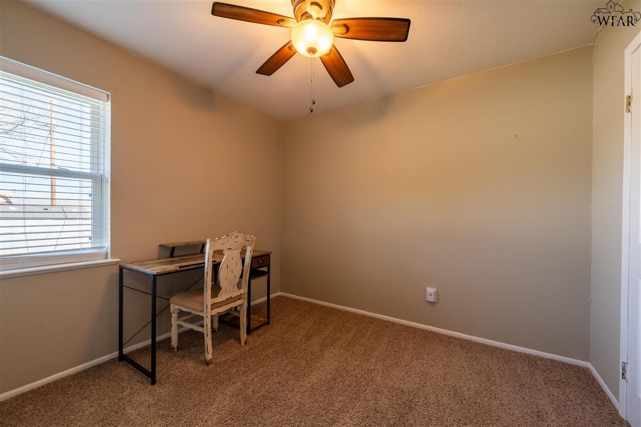 1320 Edgehill Trail, Iowa Park, Texas image 15