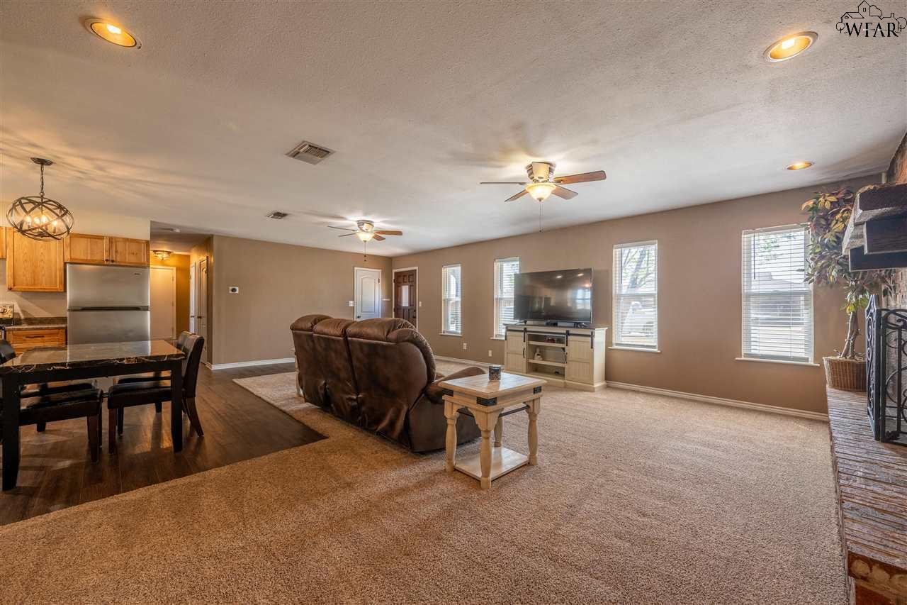 1320 Edgehill Trail, Iowa Park, Texas image 5
