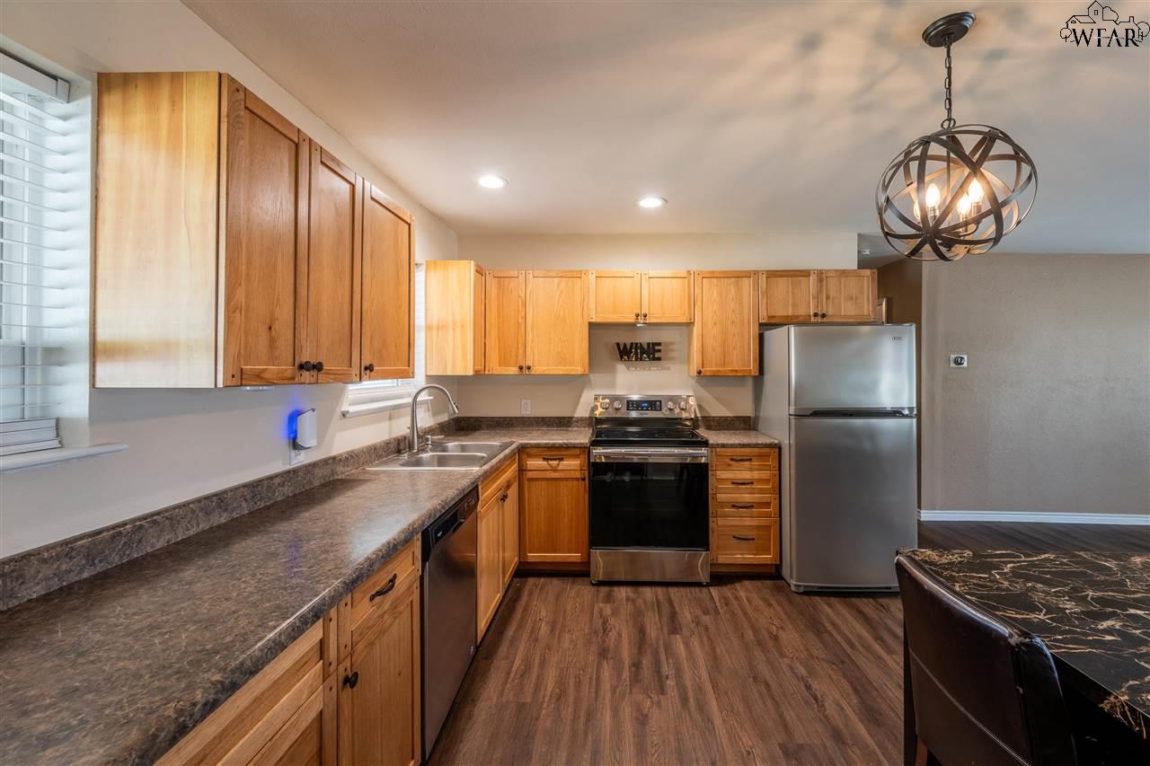 1320 Edgehill Trail, Iowa Park, Texas image 11