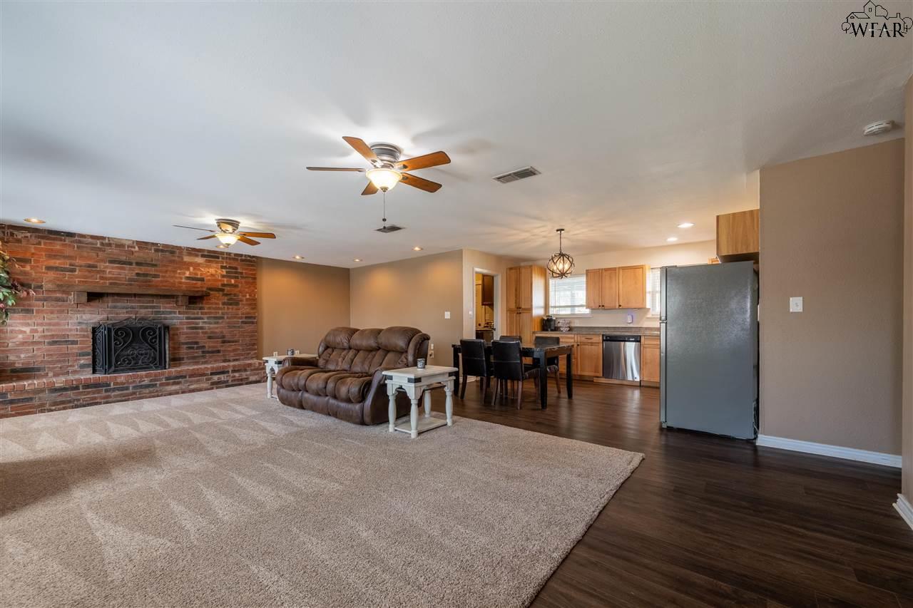1320 Edgehill Trail, Iowa Park, Texas image 3