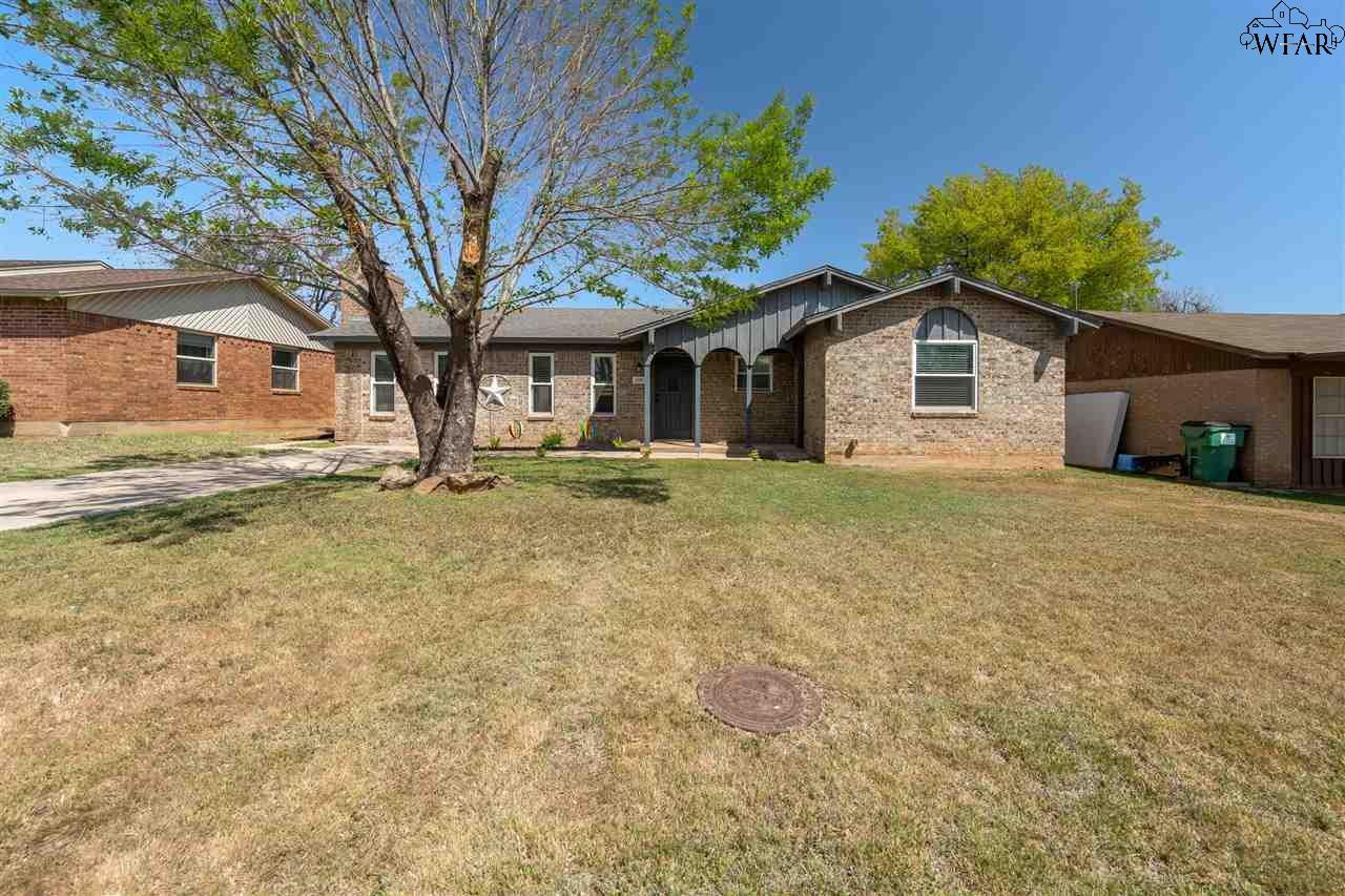 1320 Edgehill Trail, Iowa Park, Texas image 1