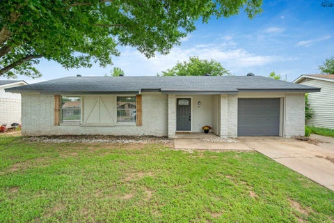 Homes For Sale - 211 Dirks Drive<br/> Wichita Falls, TX 76302