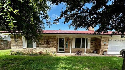 Homes For Sale - 1209 N Park Street<br/> Seymour, TX 76380