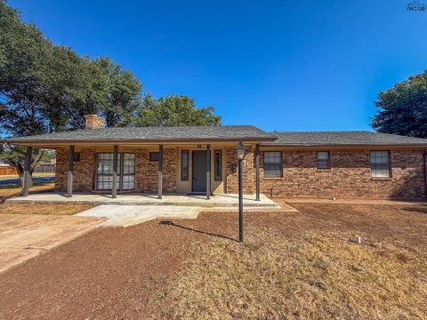 Homes For Sale - 4600 Belmount Drive<br/> Wichita Falls, TX 76308