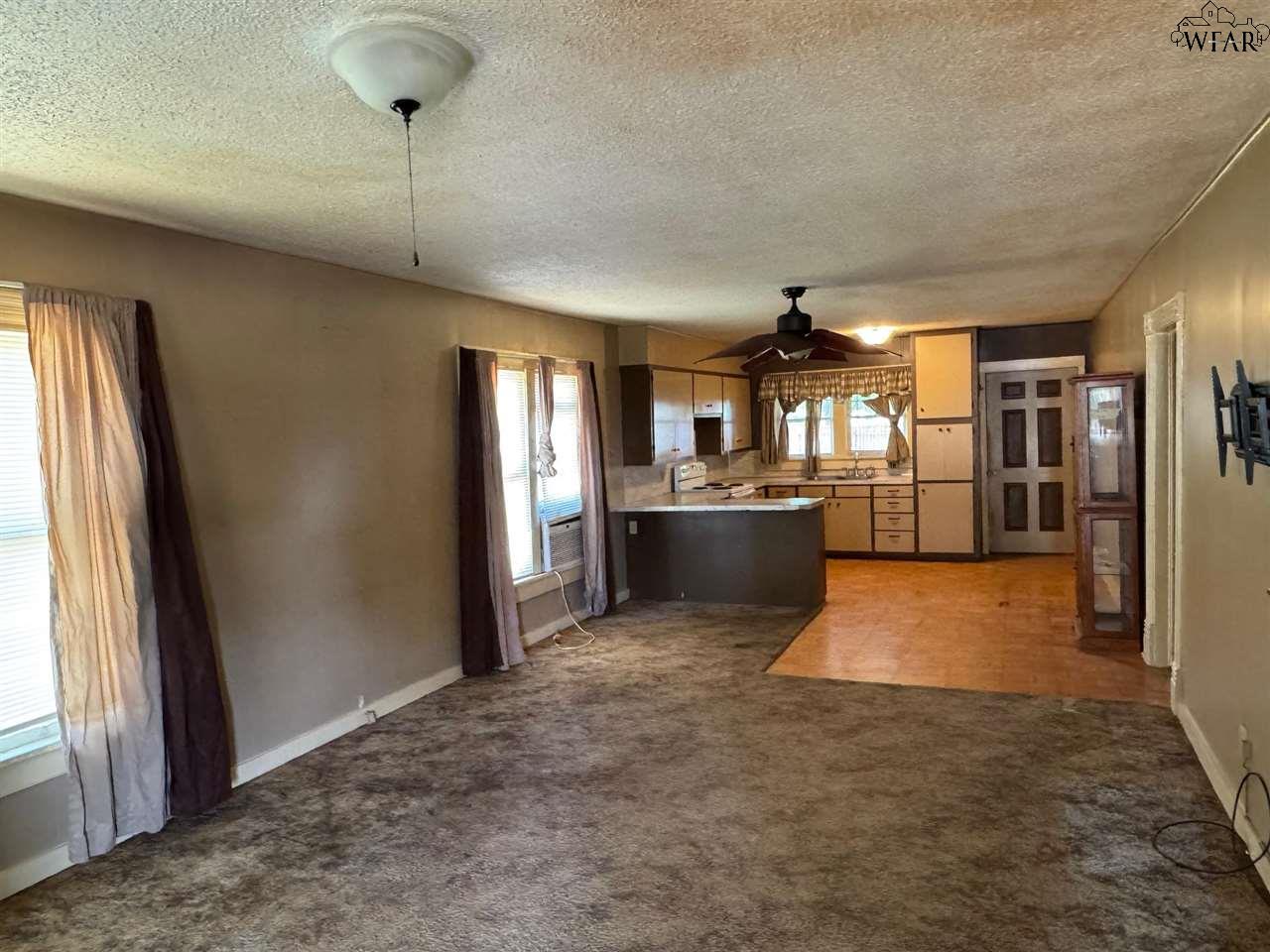 301 S Donald Street, Seymour, Texas image 3
