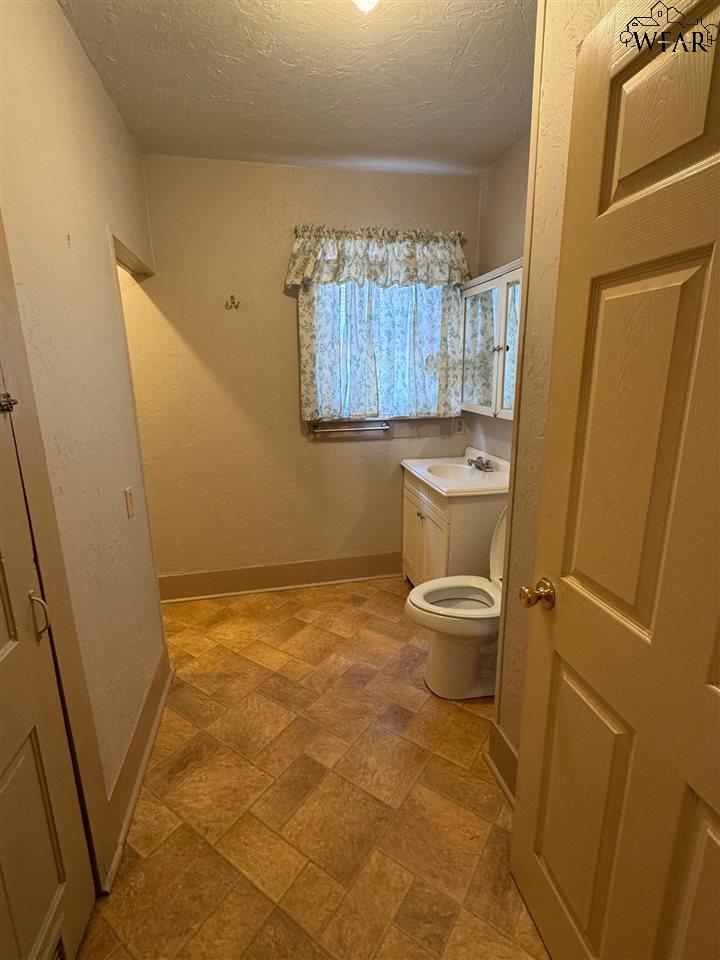 301 S Donald Street, Seymour, Texas image 8
