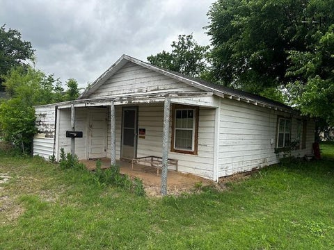 Homes For Sale - 1300 33rd Street<br/> Wichita Falls, TX 76302