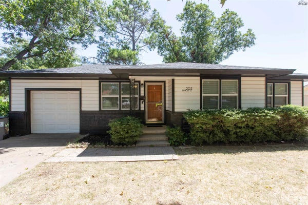 203 MIMOSA ST, BURKBURNETT, TX 76354 - Image f18fb51b1774b005a4da585bfa5d76c6/3498736050