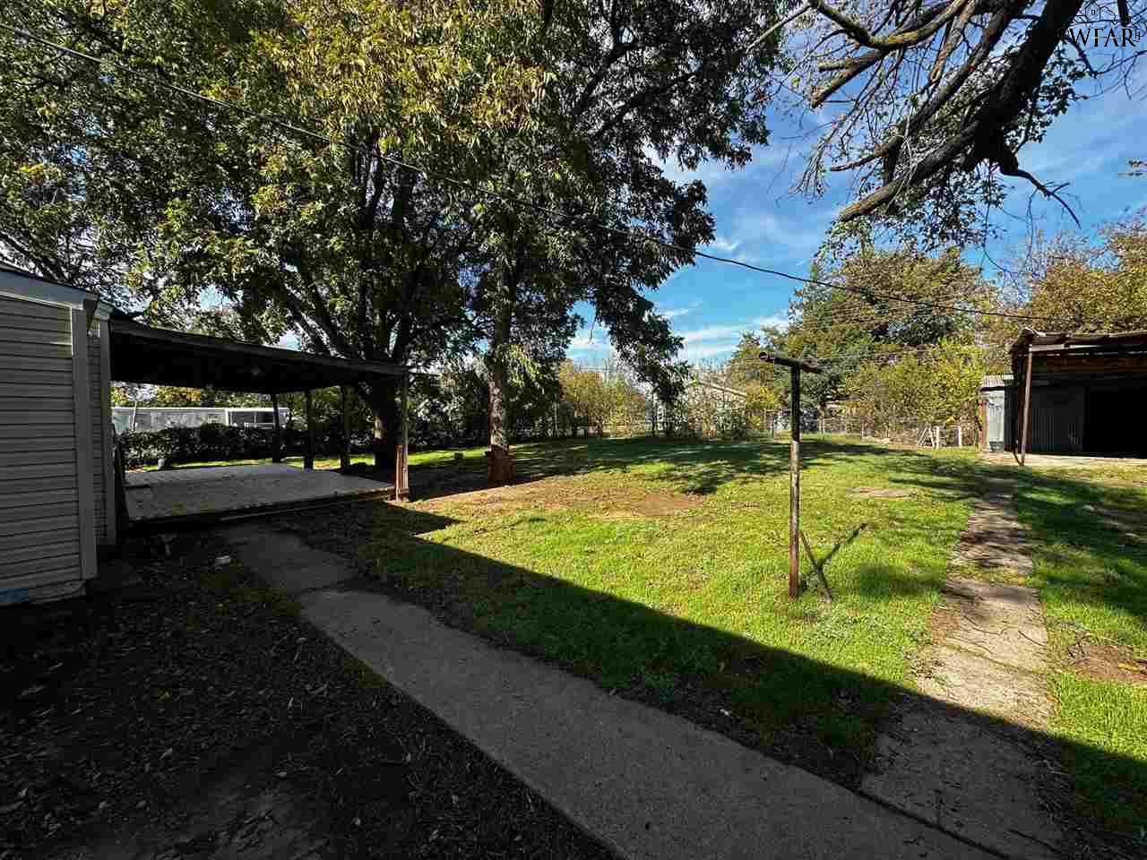 702 E Bank Street, Iowa Park, Texas image 30