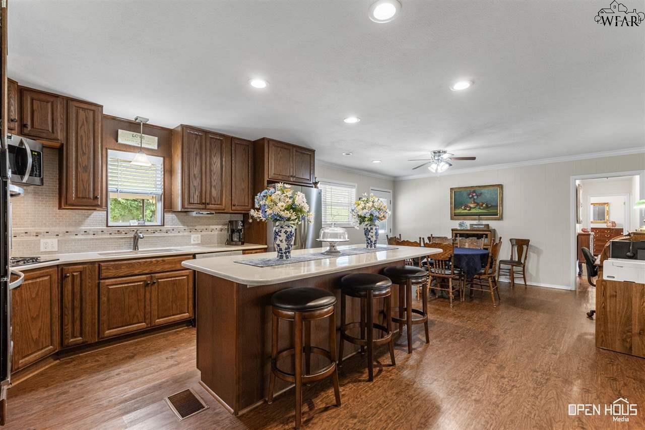 802 W Ikard Street, Henrietta, Texas image 12