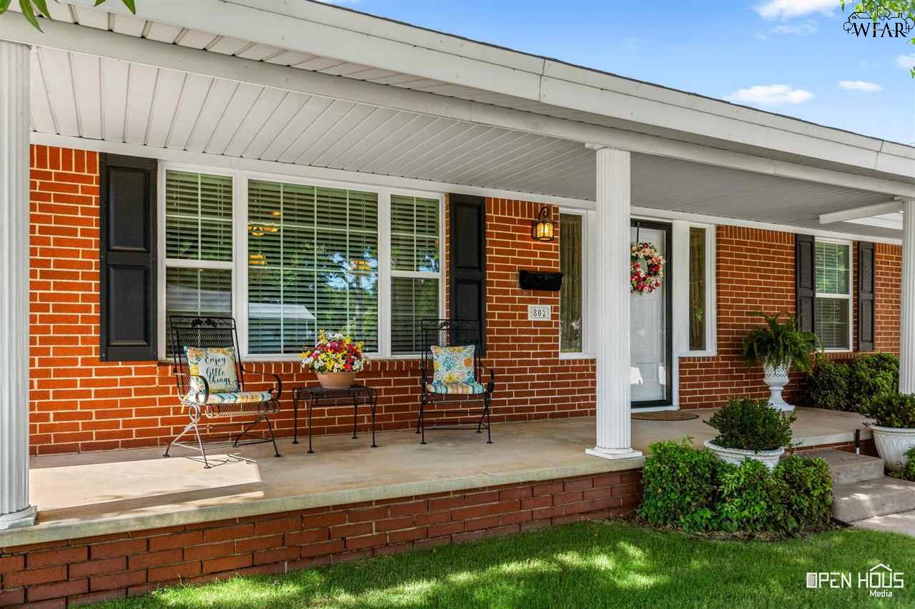 802 W Ikard Street, Henrietta, Texas image 3