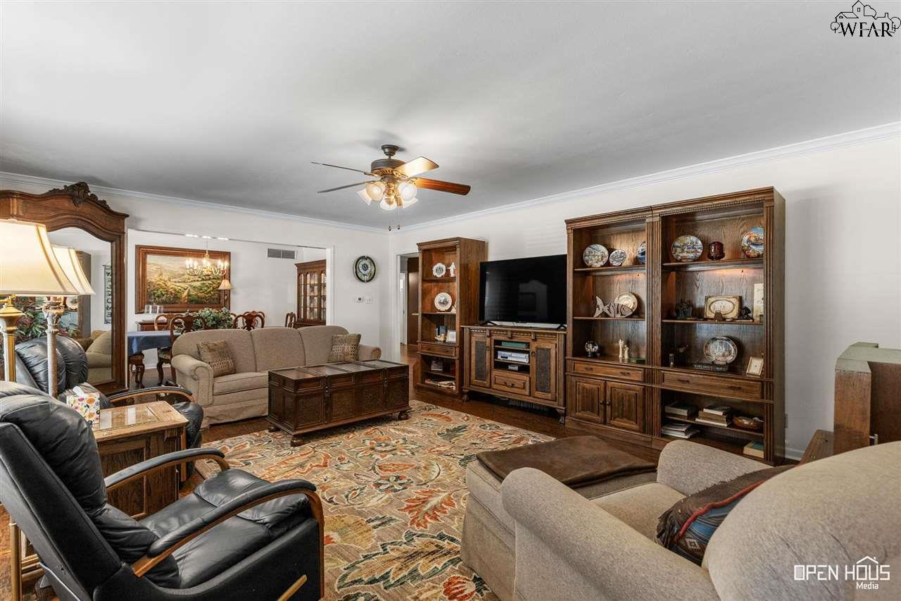 802 W Ikard Street, Henrietta, Texas image 4