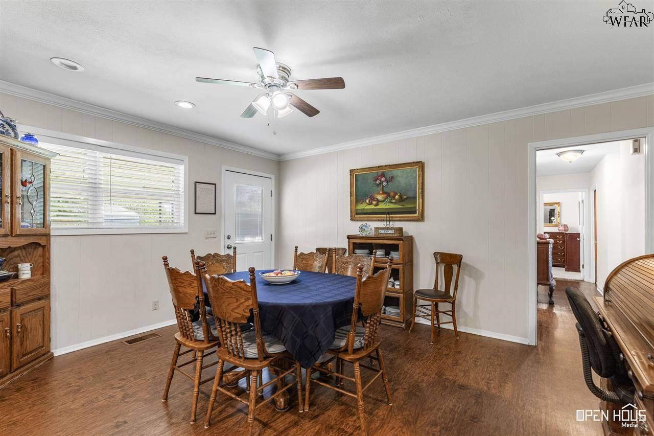 802 W Ikard Street, Henrietta, Texas image 9
