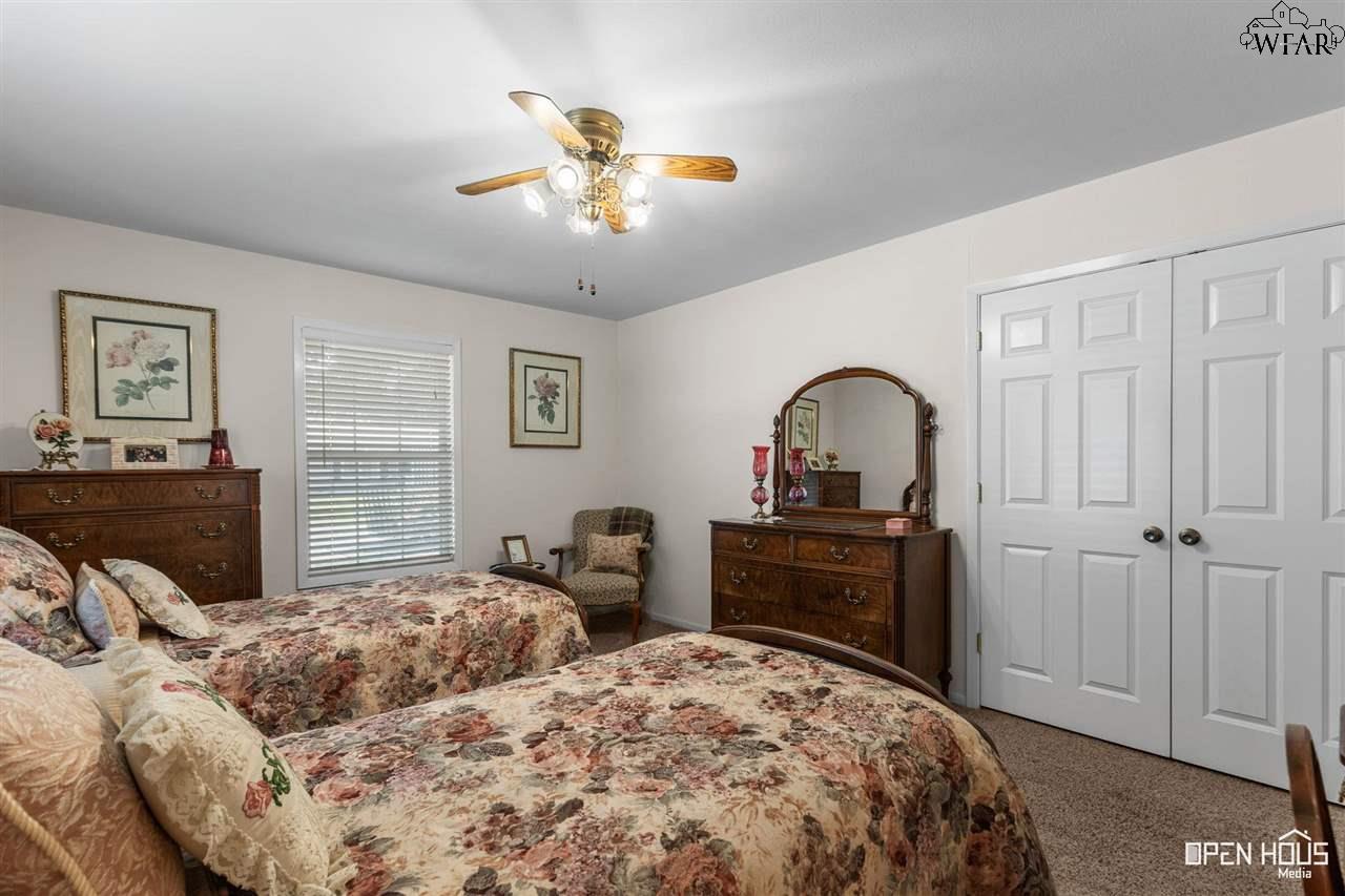 802 W Ikard Street, Henrietta, Texas image 17