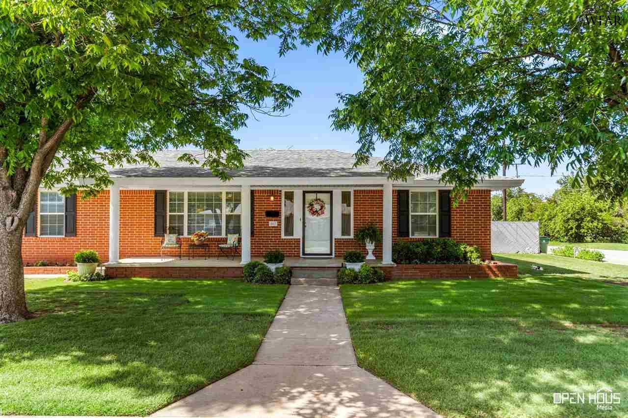 802 W Ikard Street, Henrietta, Texas image 2