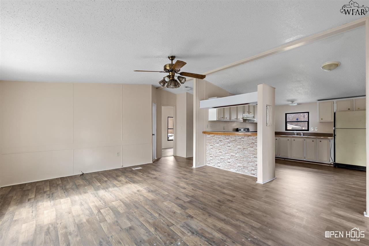 205 W 1st Street, Burkburnett, Texas image 3