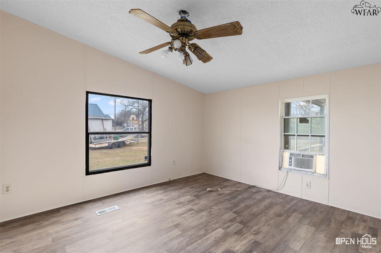205 W 1st Street, Burkburnett, Texas image 12
