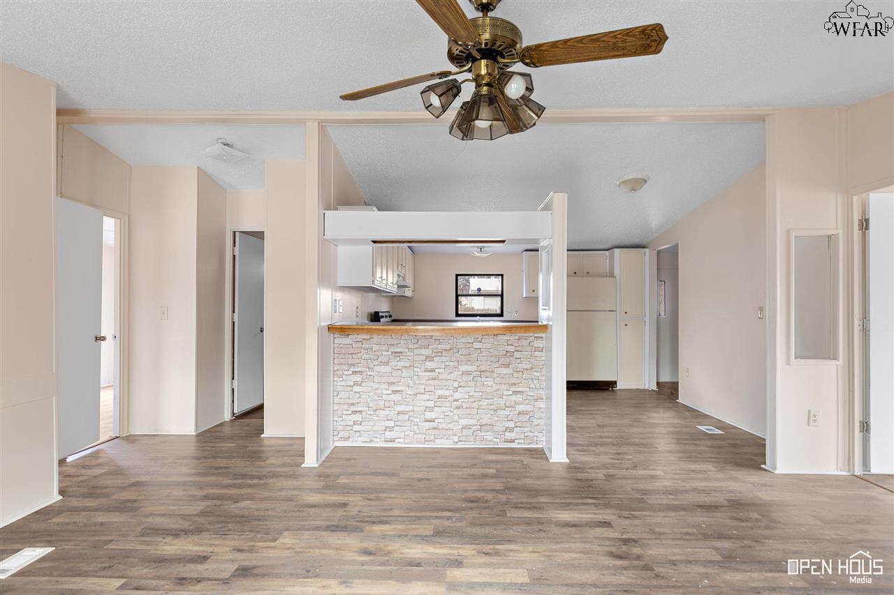 205 W 1st Street, Burkburnett, Texas image 4