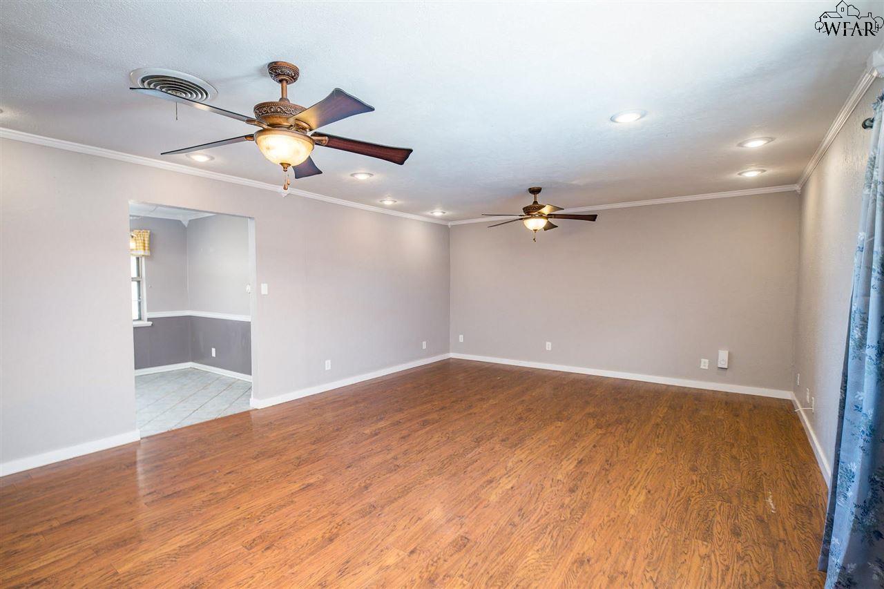 1330 Sunset, Iowa Park, Texas image 6